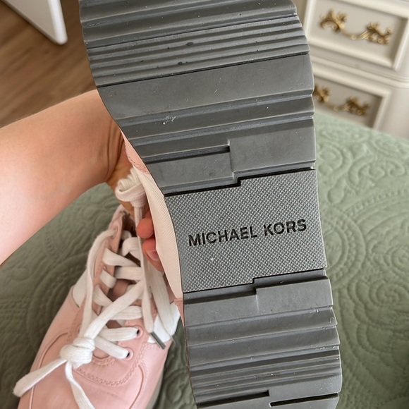 Michael Kors Pink and White Sneakers Retro-Inspired Design - Picture 4 of 9